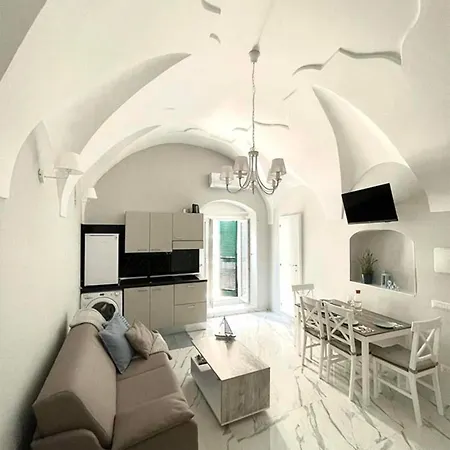 Kiara - Julia Apartment *